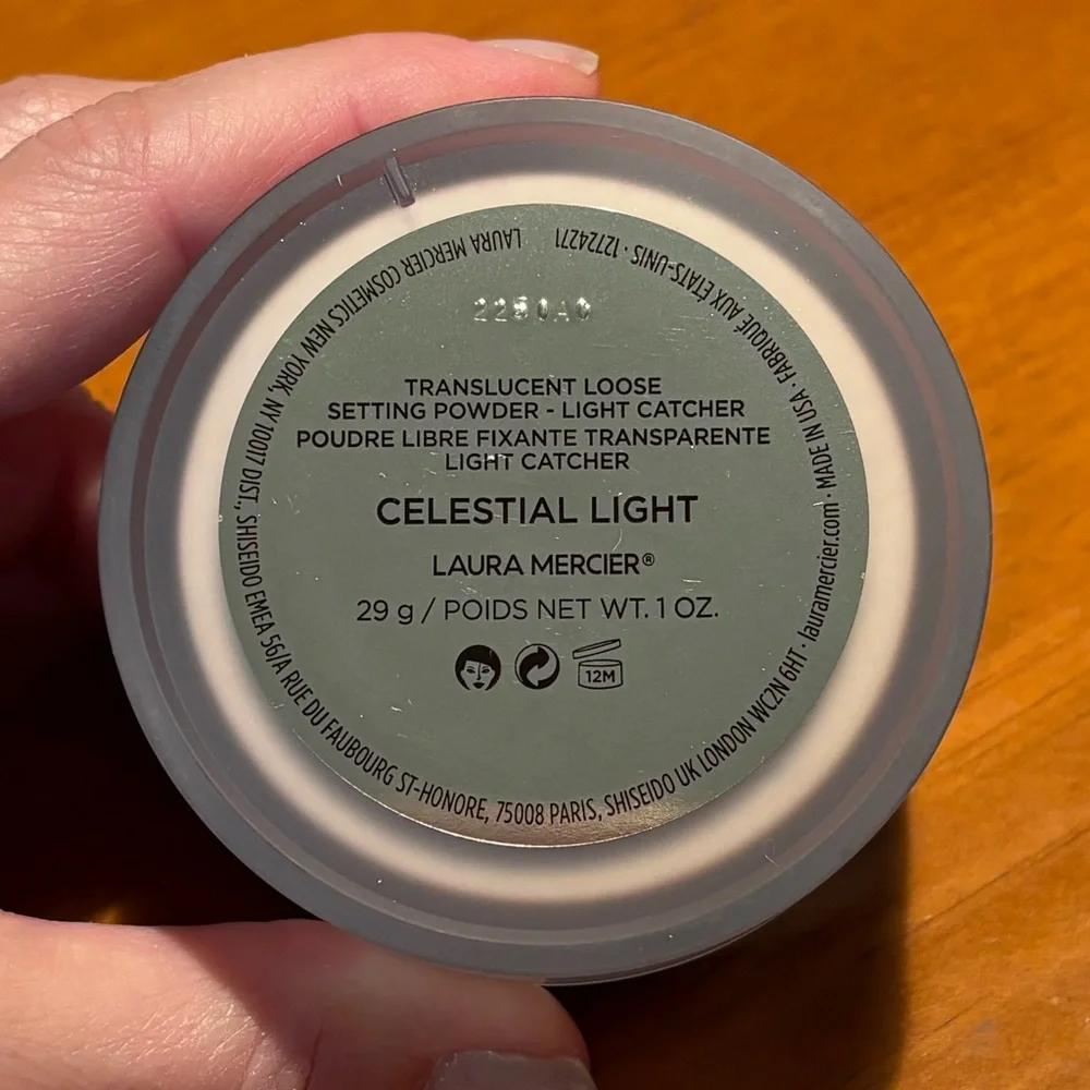 Laura Mercier Translucent Loose Setting Powder Light Catcher